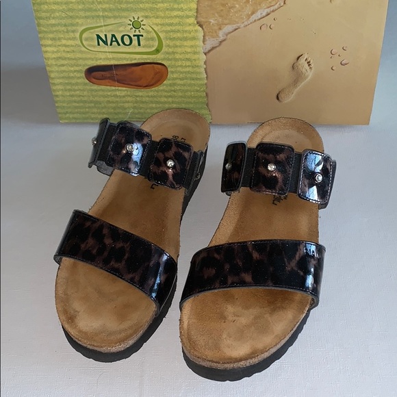 poshmark naot